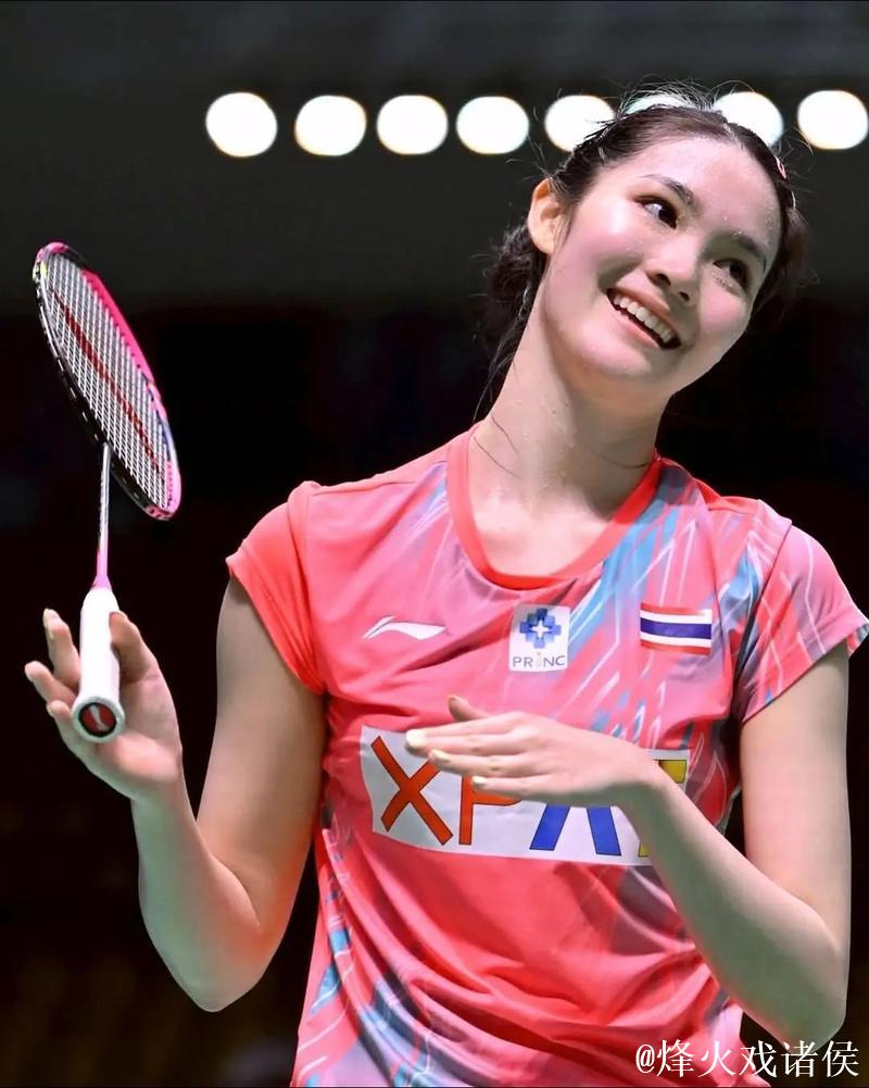 泰国羽毛球美人碧查梦，天赋异禀以赛代练，衣品卓越治愈系代表